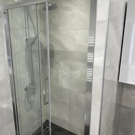 Prism Free Private Parking Apartmán *